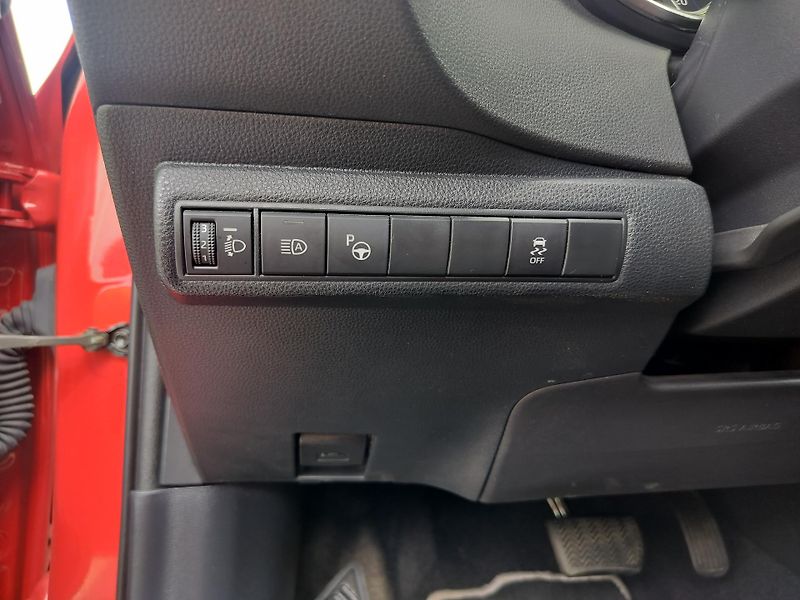 Toyota Corolla 1.8 hybrid business, navigace - fotka 11 z 26