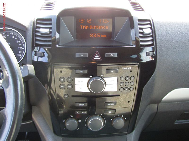 Opel Zafira (2011) 1.8 i, AC, temp - fotka 15 z 17