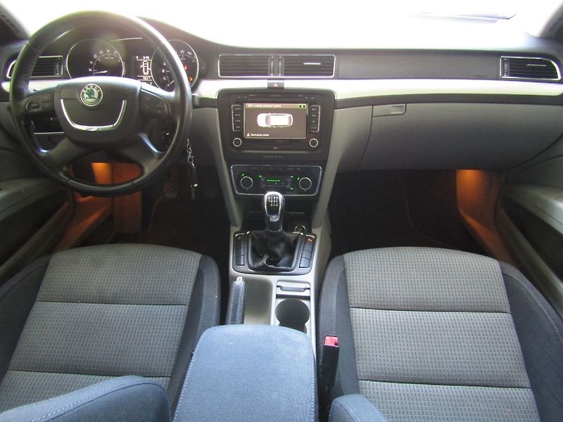 Škoda Superb (2011) 2.0 TDI CR 103kW - fotka 15 z 42
