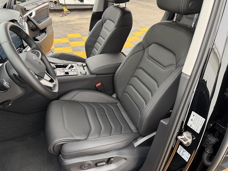 Volkswagen Touareg 3.0Tdi*1-MAJ*DPH*REZERVACE* - fotka 11 z 49