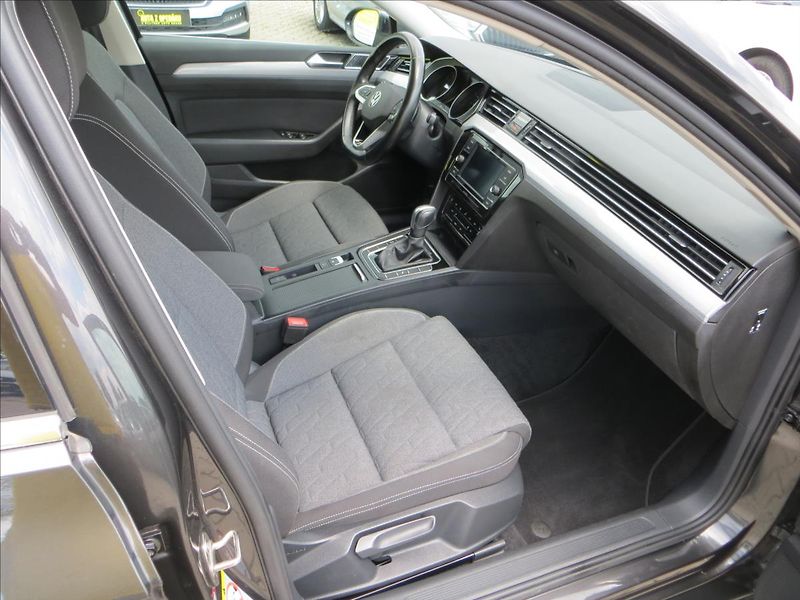 Volkswagen Passat 1,5 TSI 110kW Business ČR - fotka 12 z 27