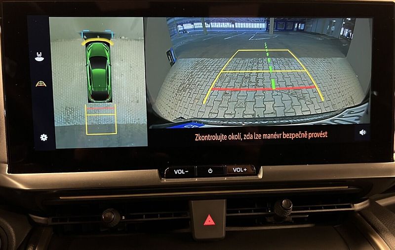 Toyota C-HR 2,0 HYBRID AT AWD EXECUTIVE PR - fotka 8 z 19