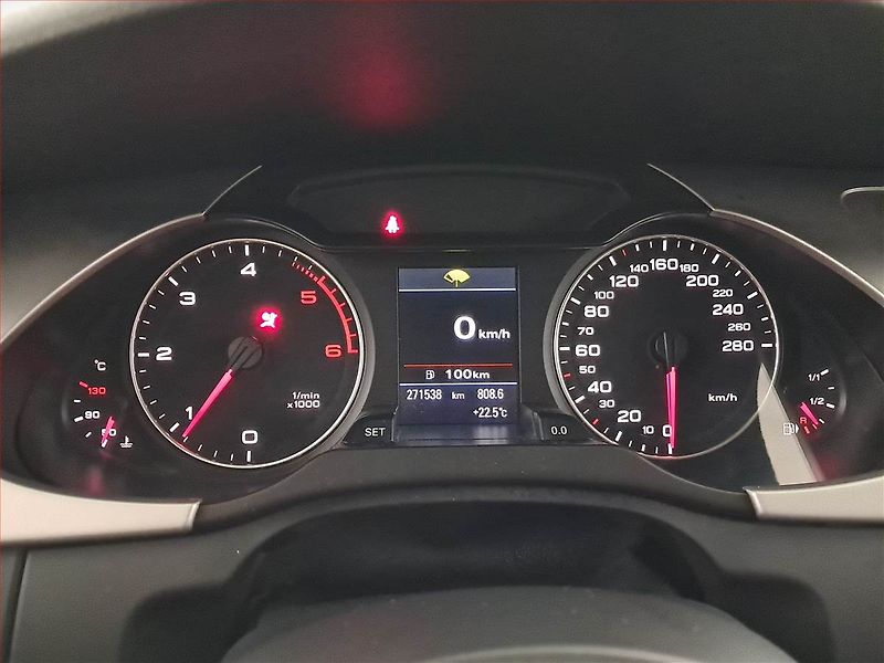 Audi A4 (2011) S-Line 2.0 TDI, Xenony - fotka 11 z 17