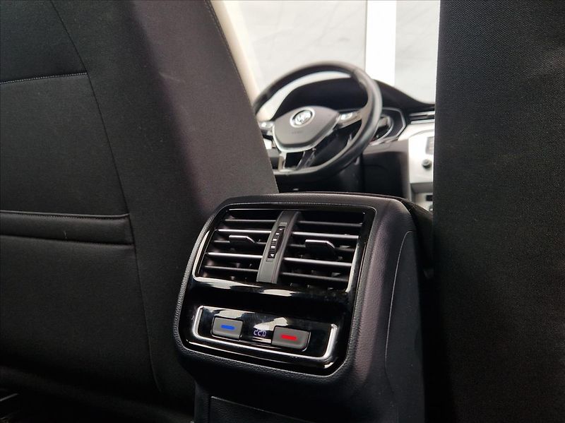Volkswagen Passat 1,4 TSI 110kW SENZORY AUTOAC - fotka 16 z 42