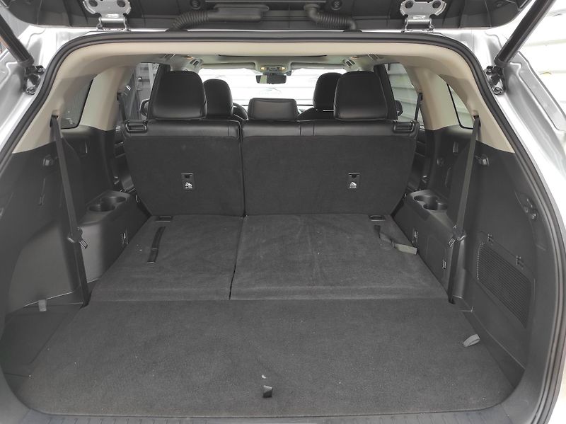 Toyota Highlander 2.5e-CVT HEV 7míst, AWD - fotka 48 z 59