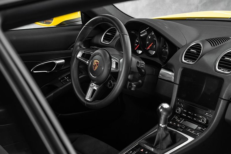 Porsche Cayman - fotka 16 z 20