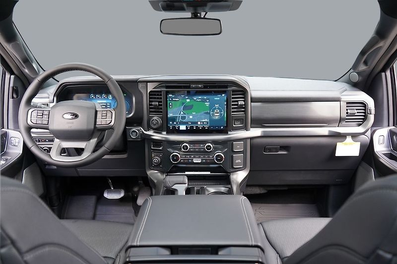 Ford F-150 (2025) Lariat 5,0 298 kW - fotka 8 z 10