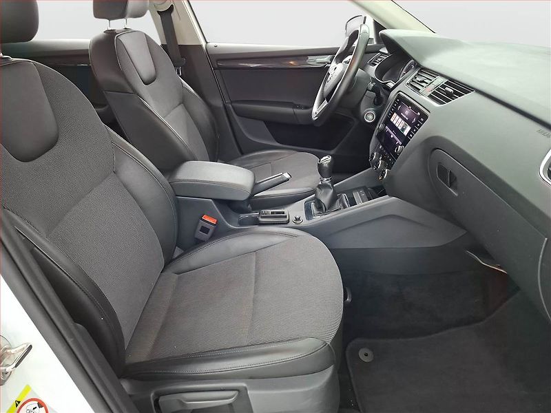 Škoda Octavia (2019) Style Plus 2.0 TDI, ČR,1.maj - fotka 9 z 16
