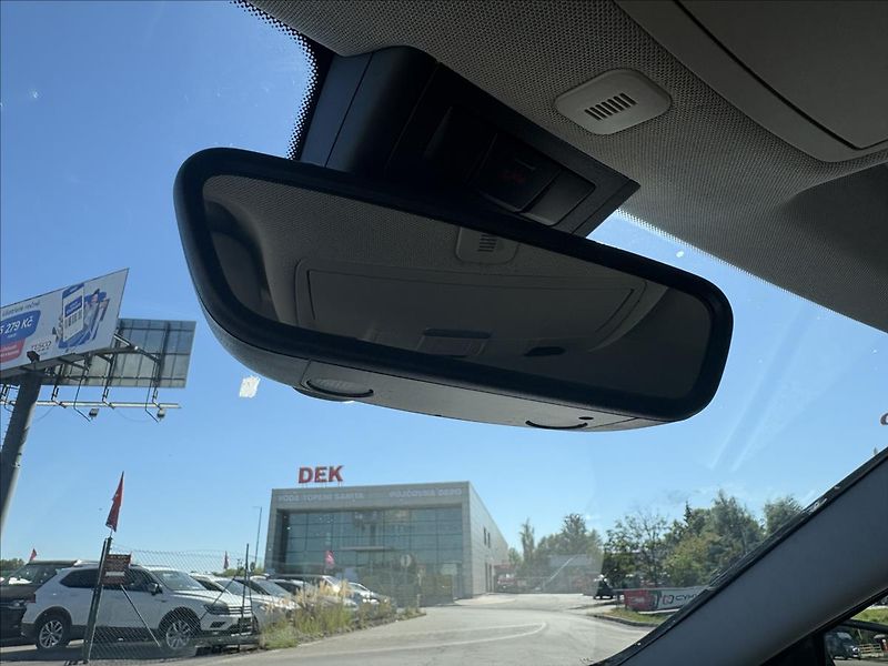 Mercedes-Benz GLA 1,6 200i 115kW Xen,Kamera,Navi - fotka 28 z 41