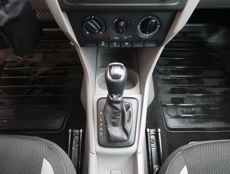 Škoda Rapid (2015) Spaceback 1.4 TSI, Automat - fotka 13 z 16