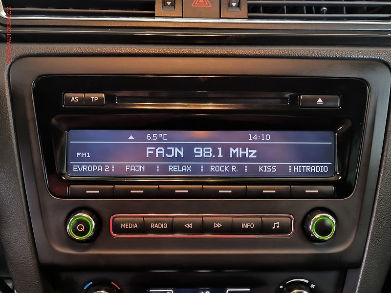 Škoda Rapid (2014) 1.6 TDi, Elegance, xenon - fotka 14 z 16