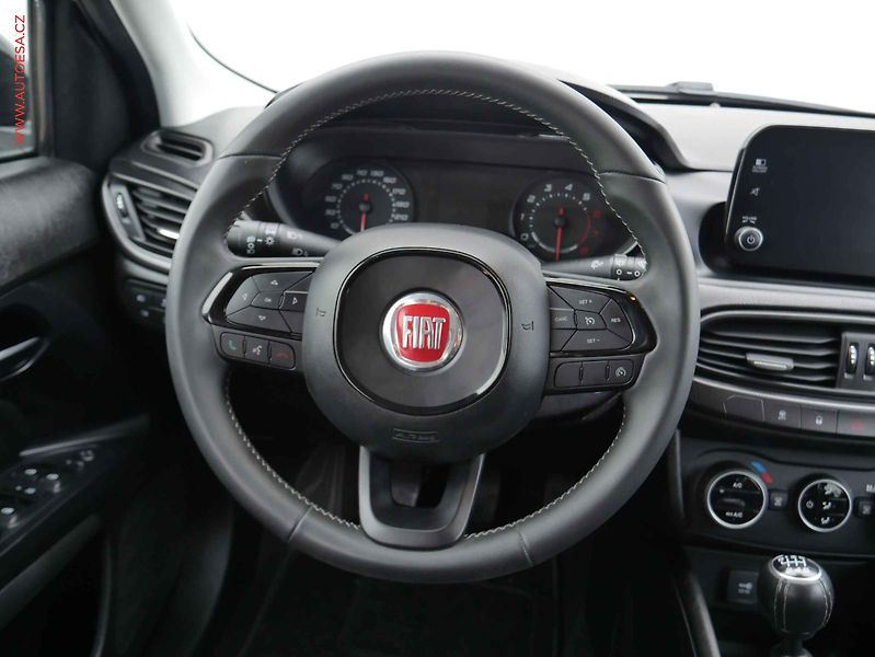 Fiat Tipo (2018) 1.4, AC, LED, navi - fotka 14 z 15