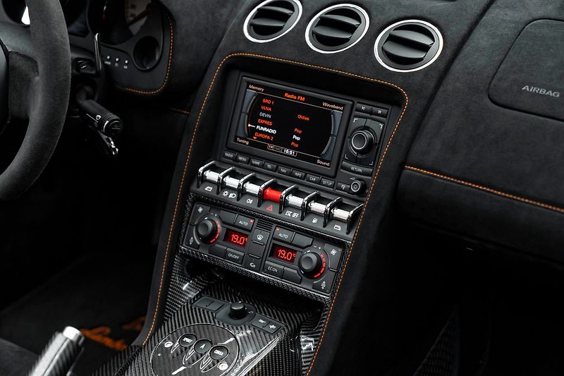 Lamborghini Gallardo Performante - fotka 14 z 36