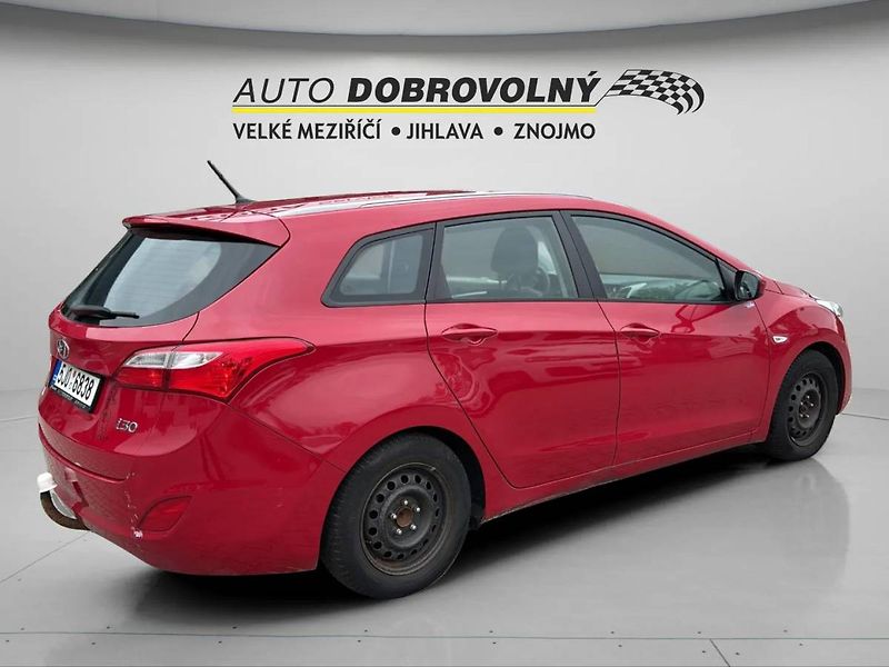 Hyundai i30 Hyudai 1.6i  MT6 (88kW/120k)/6 - fotka 8 z 24