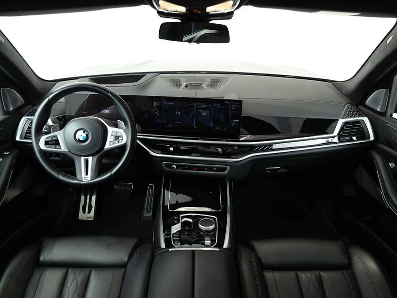BMW X7 M60i xDrive - fotka 11 z 22