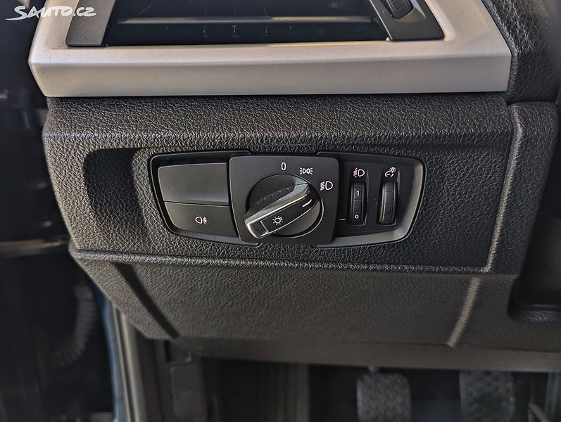 BMW Řada 1 116 i 100kW VÝHŘEVY, PDC - fotka 21 z 23