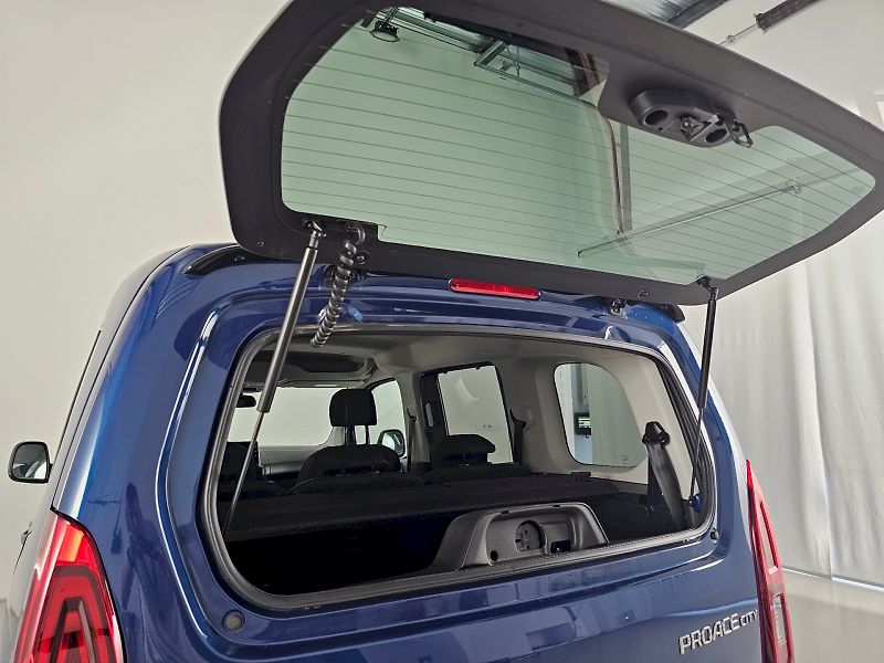 Toyota ProAce City Verso (2024) 1.2T 110k FAMILY SHORT 7S TAŽN - fotka 29 z 30