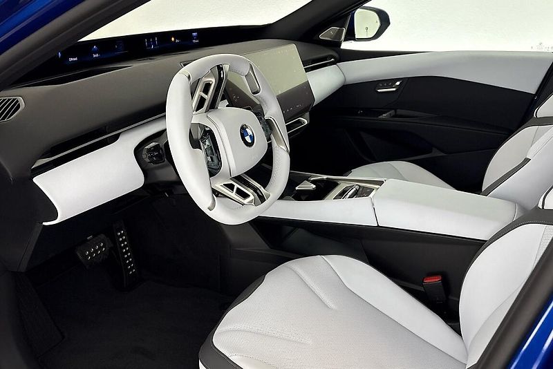 BMW i3 50 xDrive Sedan - fotka 6 z 27