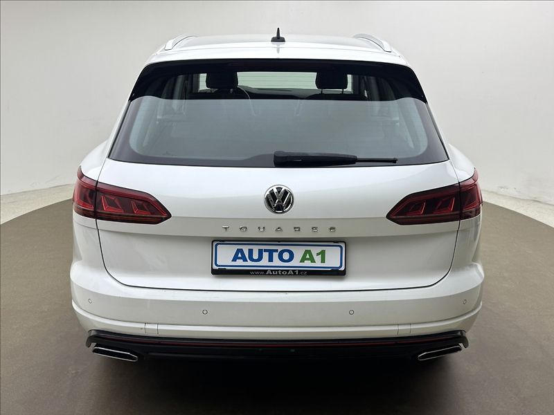 Volkswagen Touareg 3,0 R-LINE VZDUCH NV MATRIX ČR - fotka 5 z 48