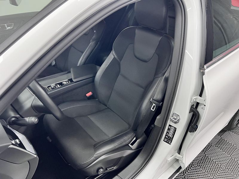 Volvo V60 2.0 T4 140 kW, Automat, 2020 - fotka 15 z 38