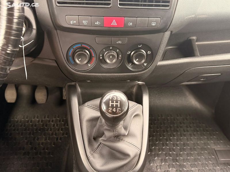 Fiat Dobló (2014) 1.3JTD, 66kw Původ ČR 1. maj. - fotka 15 z 16