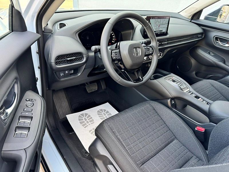 Honda ZR-V (2026) 2.0eHEV 135kW ELEGANCE MR2027 - fotka 2 z 11