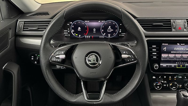 Škoda Superb 2.0 TSI DSG Style - fotka 9 z 31