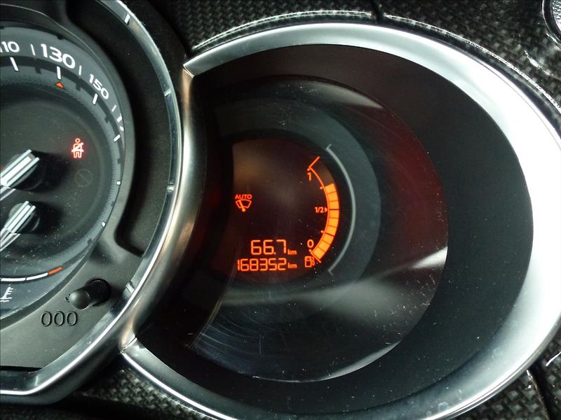 Citroën DS3 1,6 16V VTi THP SportChic - fotka 34 z 51