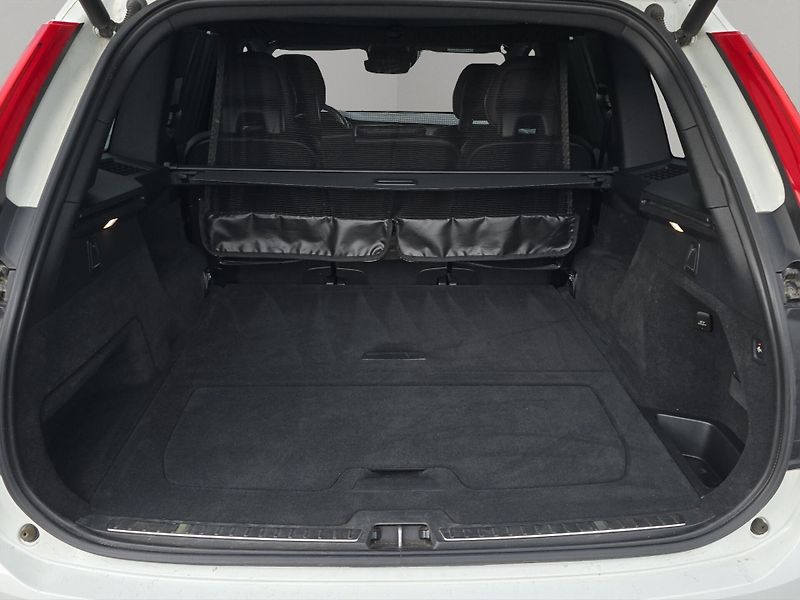 Volvo XC90 (2018) R Design D5 173kw 4x4, tažné, - fotka 26 z 27
