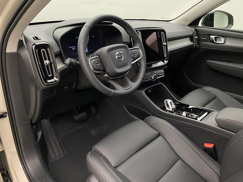 Volvo XC40 (2026) B3 AUT DARK ULTRA - fotka 24 z 66