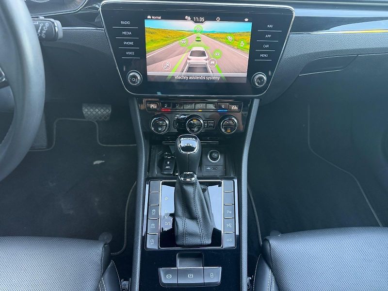 Škoda Superb (2023) L&K 2.0TDI 147kW DSG 4x4 TAŽNÉ - fotka 10 z 11