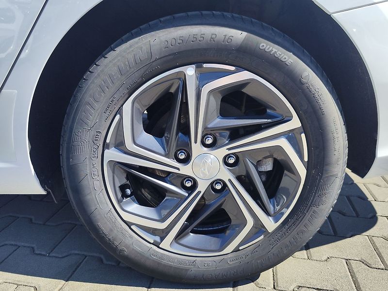 Hyundai i30 1.5 T-GDI/117kW Smart - fotka 29 z 32