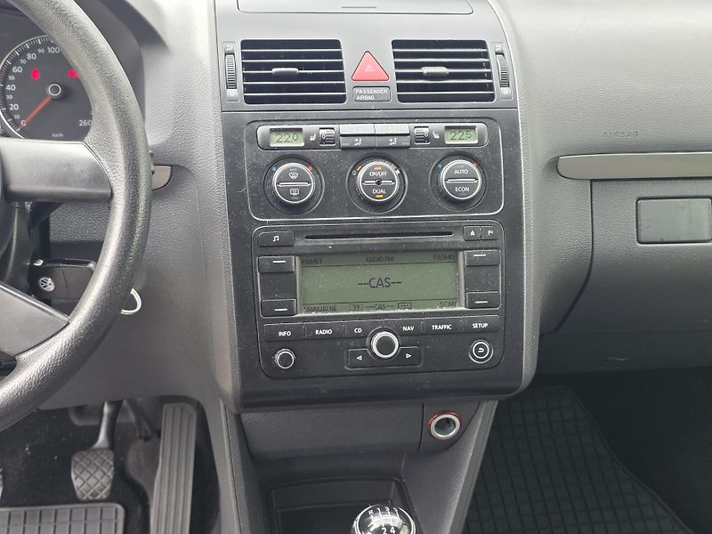 Volkswagen Touran (2006) 2.0i 80kw CNG Benzin  - fotka 15 z 19