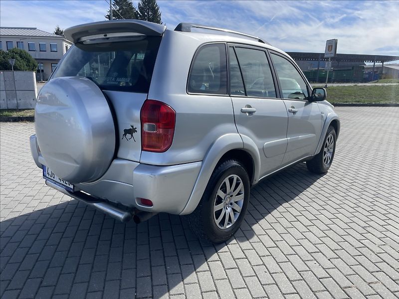 Toyota RAV4 2,0 D-4D 85kw Klima 4x4 po STK - fotka 4 z 23