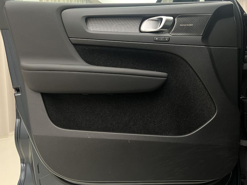 Volvo XC40 RECHARGE PRO AUT - fotka 7 z 44