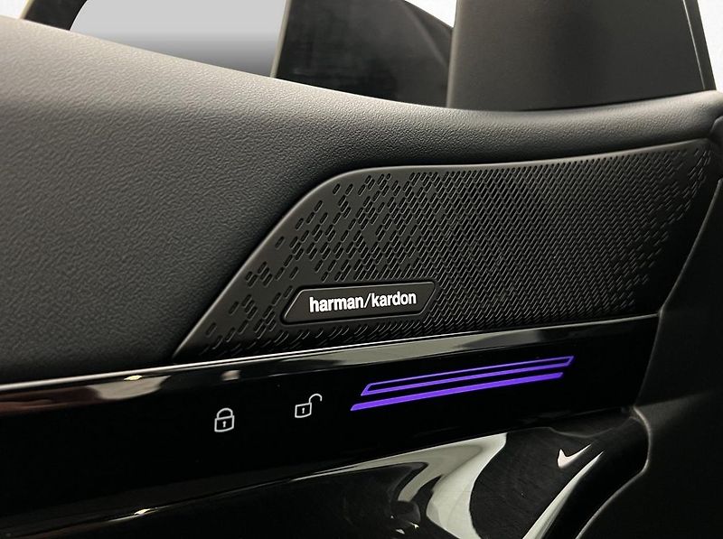 BMW Řada 5 520d AWD Touring MSport Tažné - fotka 16 z 35