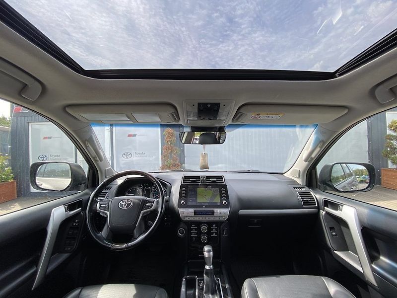 Toyota Land Cruiser 2.8D, ČR, Executive VIP, DPH - fotka 12 z 24