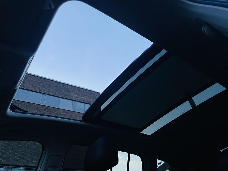 Volkswagen Touran 1.6TDI MANUÁL SERVISKA TAŽNÉ - fotka 41 z 44