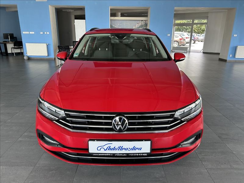 Volkswagen Passat 2,0   TDI 90kW,DSG,SERVISKA,AC - fotka 2 z 31