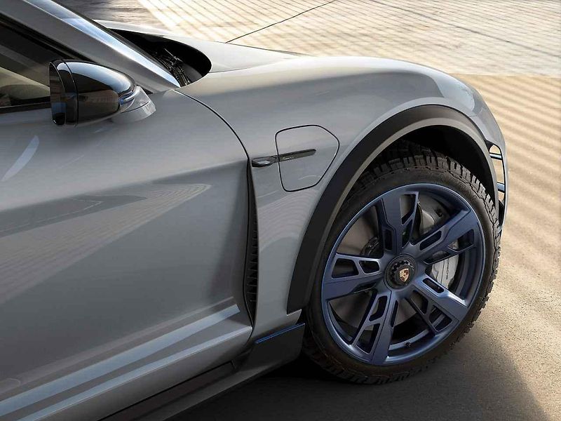 Koncept Porsche Mission E Cross Turismo.
