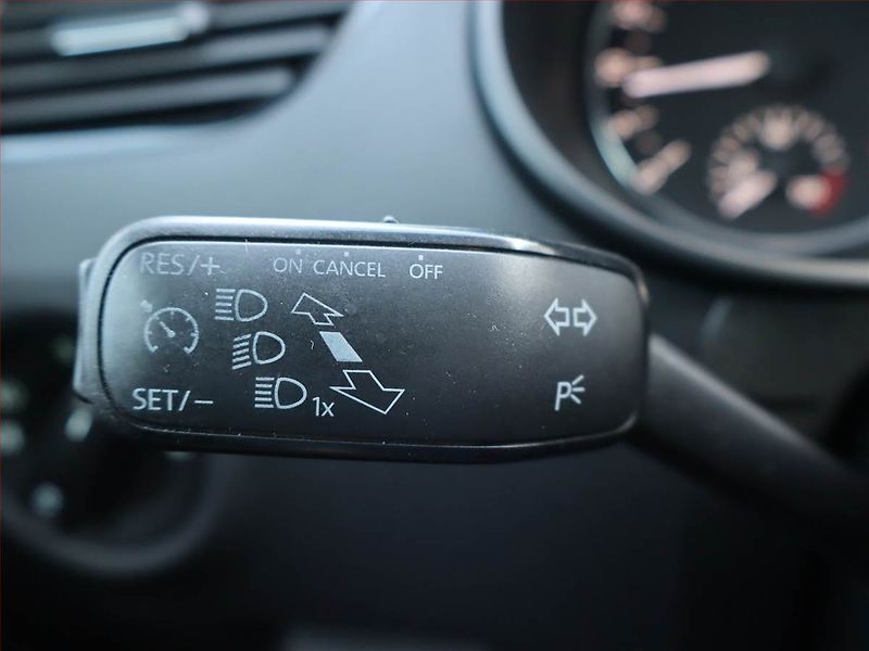 Škoda Octavia (2014) 1.6 TDI, Navi, Xenony - fotka 19 z 19