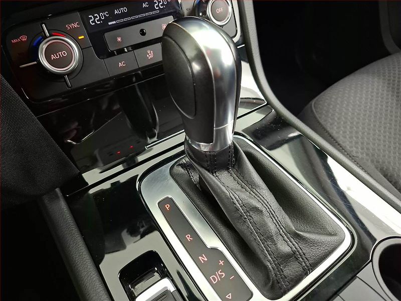 Volkswagen Touareg (2012) 3.0 TDI, 4X4, Automat - fotka 13 z 21