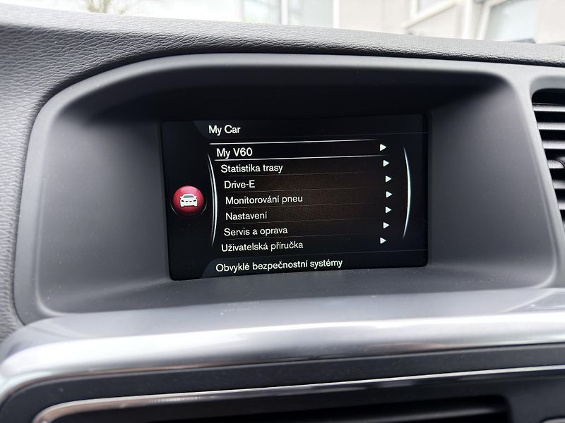 Volvo V60 Cross Country D4 AWD // 4x4 - fotka 20 z 30