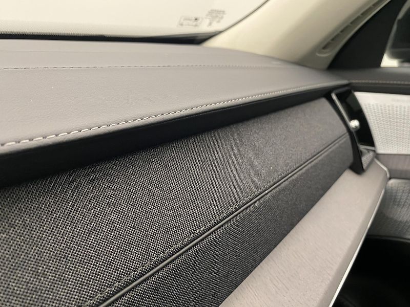 Volvo XC90 (2026) T8 AWD Plug-in DARK ULTRA - fotka 32 z 68