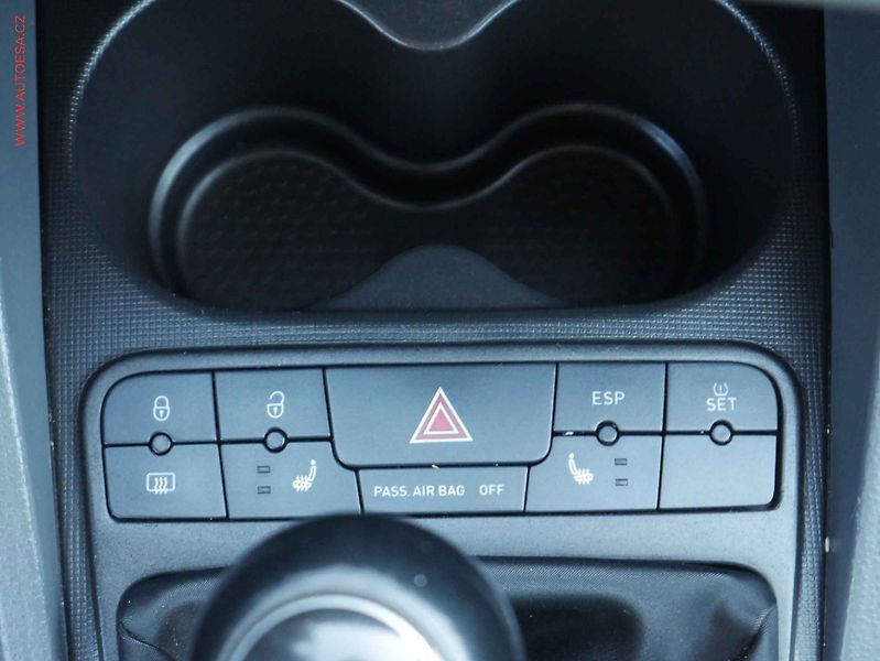 Seat Ibiza (2011) 1.6 TDi, AAC, výhř.sed. - fotka 13 z 18