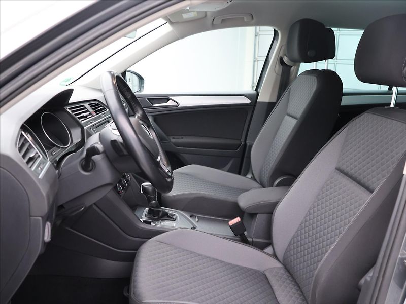 Volkswagen Tiguan 1,4 TSI 110kW DSG LED 1.Maj. - fotka 11 z 35