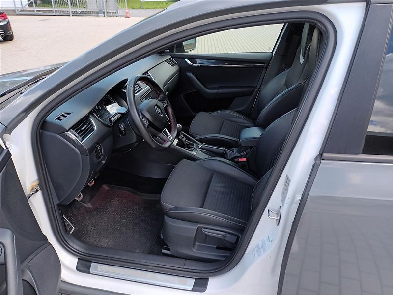 Škoda Octavia 2,0 TDI,RS,NAVIGACE,KLIMA,AUT. - fotka 10 z 49