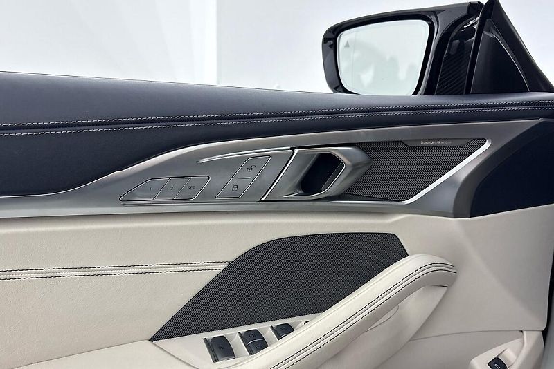 BMW Řada 8 M850i xDrive - fotka 19 z 33