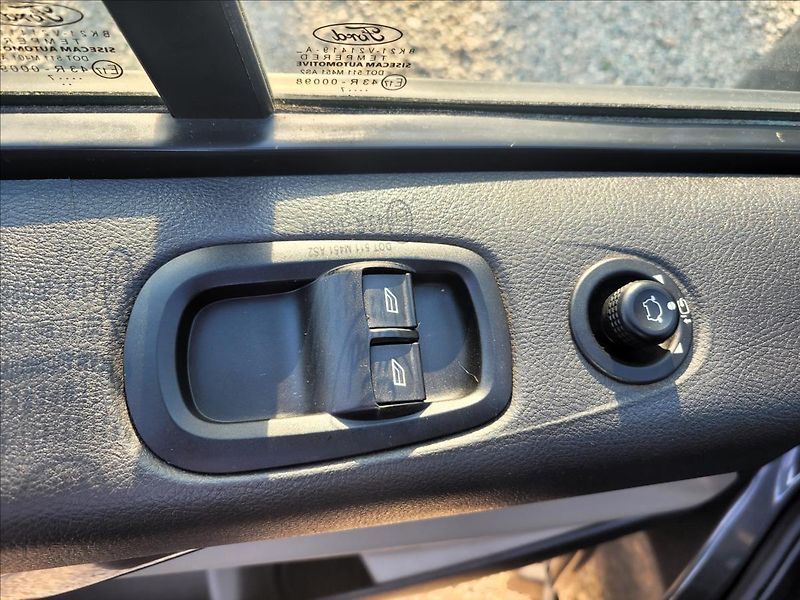 Ford Tourneo Custom 2,0 tdci,Titanium,8míst,klima - fotka 34 z 49