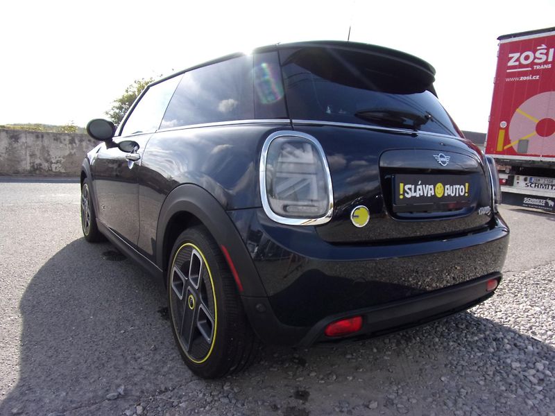 Mini Ostatní (2021) COOPER SE 32kWh 135kW PANORAMA - fotka 7 z 25